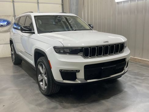 Used 2022 Jeep Grand Cherokee L Limited AWD/4WD image 2