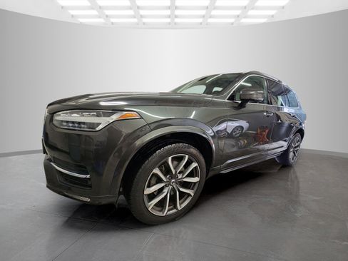 Used 2018 Volvo XC90 T6 Momentum image 3