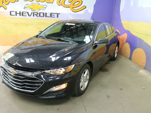 Used 2022 Chevrolet Malibu LS FWD image 3