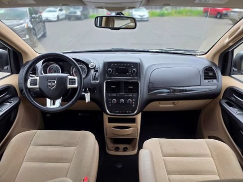 Used 2015 Dodge Grand Caravan American Value Package w/ UConnect Hands-Free Group FWD image 9
