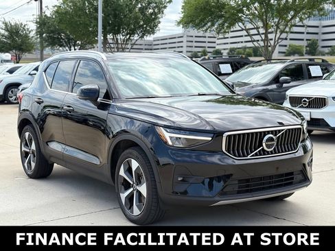 Certified 2025 Volvo XC40 B5 Plus AWD/4WD image 5
