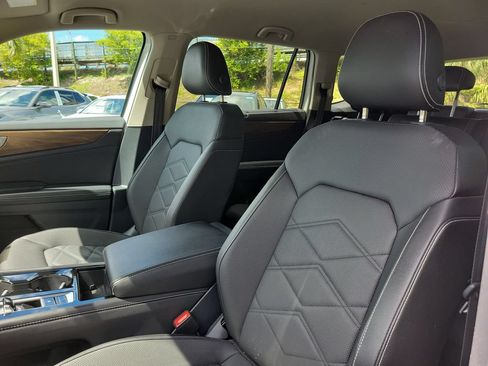 Used 2025 Volkswagen Atlas SE FWD image 22