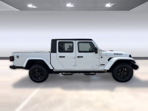 Used 2022 Jeep Gladiator Sport AWD/4WD image 7
