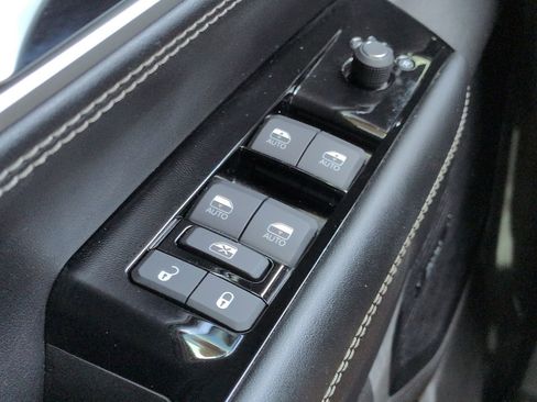 Used 2022 Jeep Wagoneer Series III w/ Premium Group I RWD image 26