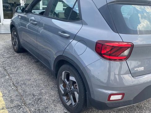 Certified 2023 Hyundai Venue SEL FWD image 4