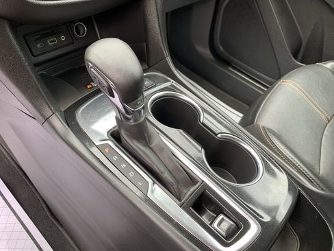 Used 2022 Chevrolet Equinox Premier FWD image 18
