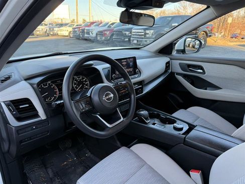 Used 2023 Nissan Rogue SV image 28