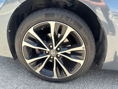 Used 2018 Toyota Corolla SE w/ Carpet Mat Package (TMS) FWD image 12