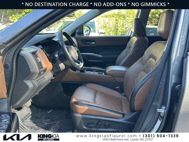 Used 2022 Nissan Pathfinder Platinum w/ Cargo Package AWD/4WD image 21