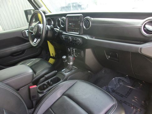 Used 2023 Jeep Wrangler Unlimited Sahara w/ Cold Weather Group AWD/4WD image 13
