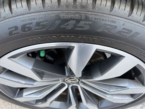 Used 2023 Volkswagen Atlas Cross Sport SEL Premium R-Line image 31