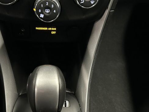 Used 2019 Chevrolet Trax LT w/ LT Convenience Package image 32