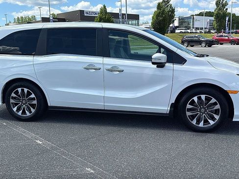 Used 2024 Honda Odyssey EX-L image 3