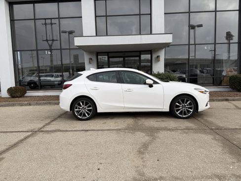 Used 2018 MAZDA MAZDA3 Grand Touring w/ Premium Equipment Package image 3
