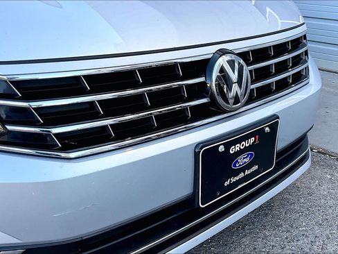 Used 2018 Volkswagen Passat 2.0T SE image 30