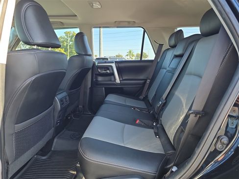 Used 2019 Toyota 4Runner SR5 Premium image 13