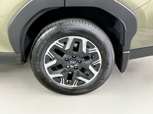 Used 2025 Subaru Forester Premium w/ Convenience Package #2 AWD/4WD image 24