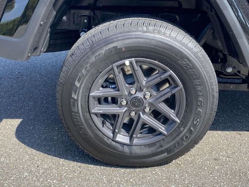 New 2025 Jeep Gladiator Sport image 9