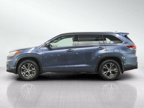 Used 2016 Toyota Highlander XLE AWD/4WD image 2