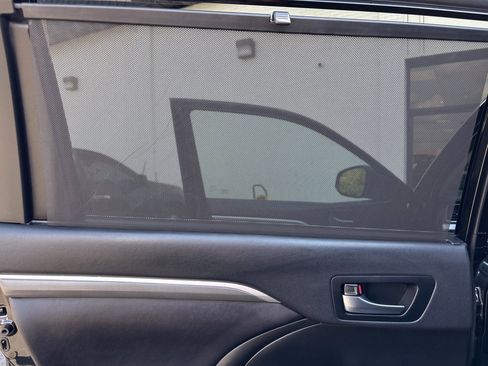 Used 2019 Toyota Highlander AWD V6 image 36