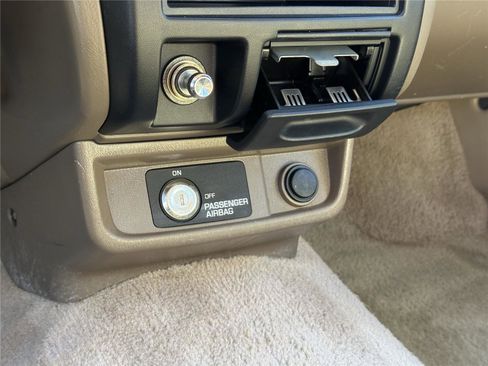 Used 1998 Nissan Frontier XE RWD image 24