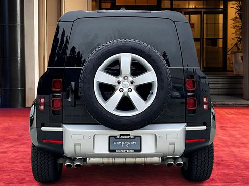 Used 2024 Land Rover Defender 110 SE image 3