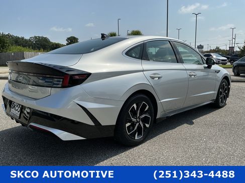 Used 2025 Hyundai Sonata SEL FWD image 5