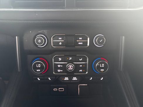 Used 2022 Chevrolet Tahoe Z71 AWD/4WD image 16