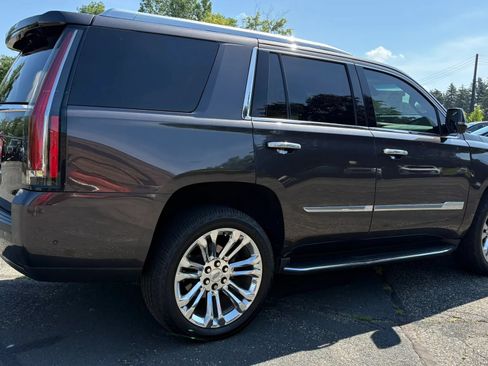 Used 2018 Cadillac Escalade Premium Luxury AWD/4WD image 10