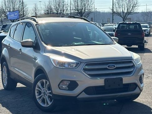 Certified 2018 Ford Escape SE w/ SE Sync 3 Package image 1