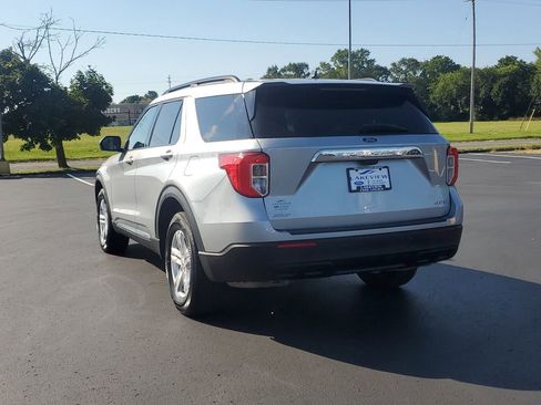 Used 2022 Ford Explorer XLT image 4