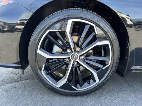 Used 2025 Nissan Altima 2.5 SR FWD image 11