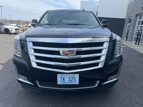 Used 2017 Cadillac Escalade Premium Luxury image 2