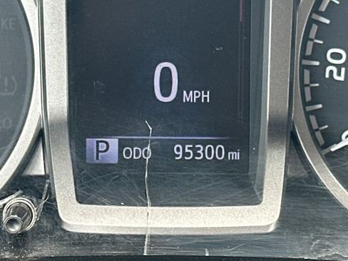 Used 2017 Toyota Tacoma SR5 w/ Tow Package image 15