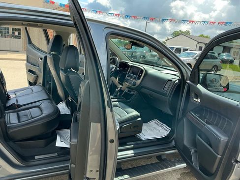 Used 2022 GMC Canyon Denali RWD image 19
