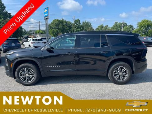 Used 2025 Chevrolet Traverse LT FWD image 13