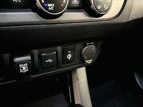Used 2020 Toyota Tacoma TRD Sport w/ Technology Package AWD/4WD image 31