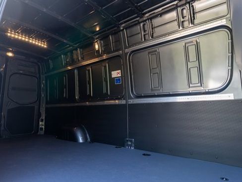 Used 2025 Mercedes-Benz Sprinter 2500 image 3