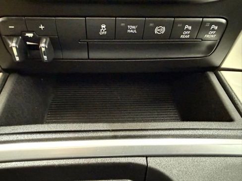 Used 2018 RAM 3500 SLT w/ Luxury Group image 39