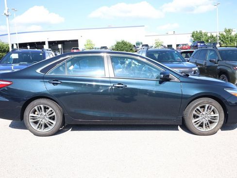 Used 2016 Toyota Camry SE FWD image 5