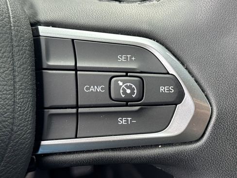 Used 2024 Jeep Compass Latitude AWD/4WD image 25