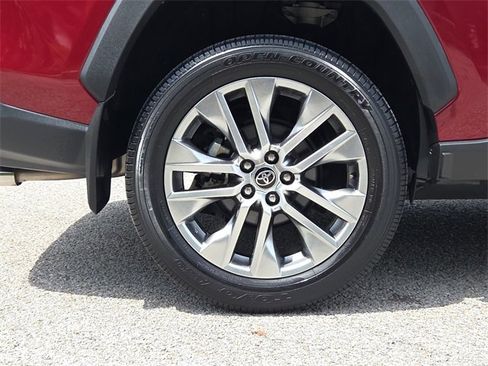 Used 2023 Toyota RAV4 XLE Premium image 9