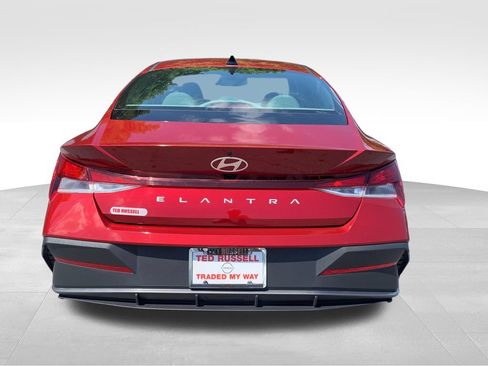 Used 2024 Hyundai Elantra SEL FWD image 4