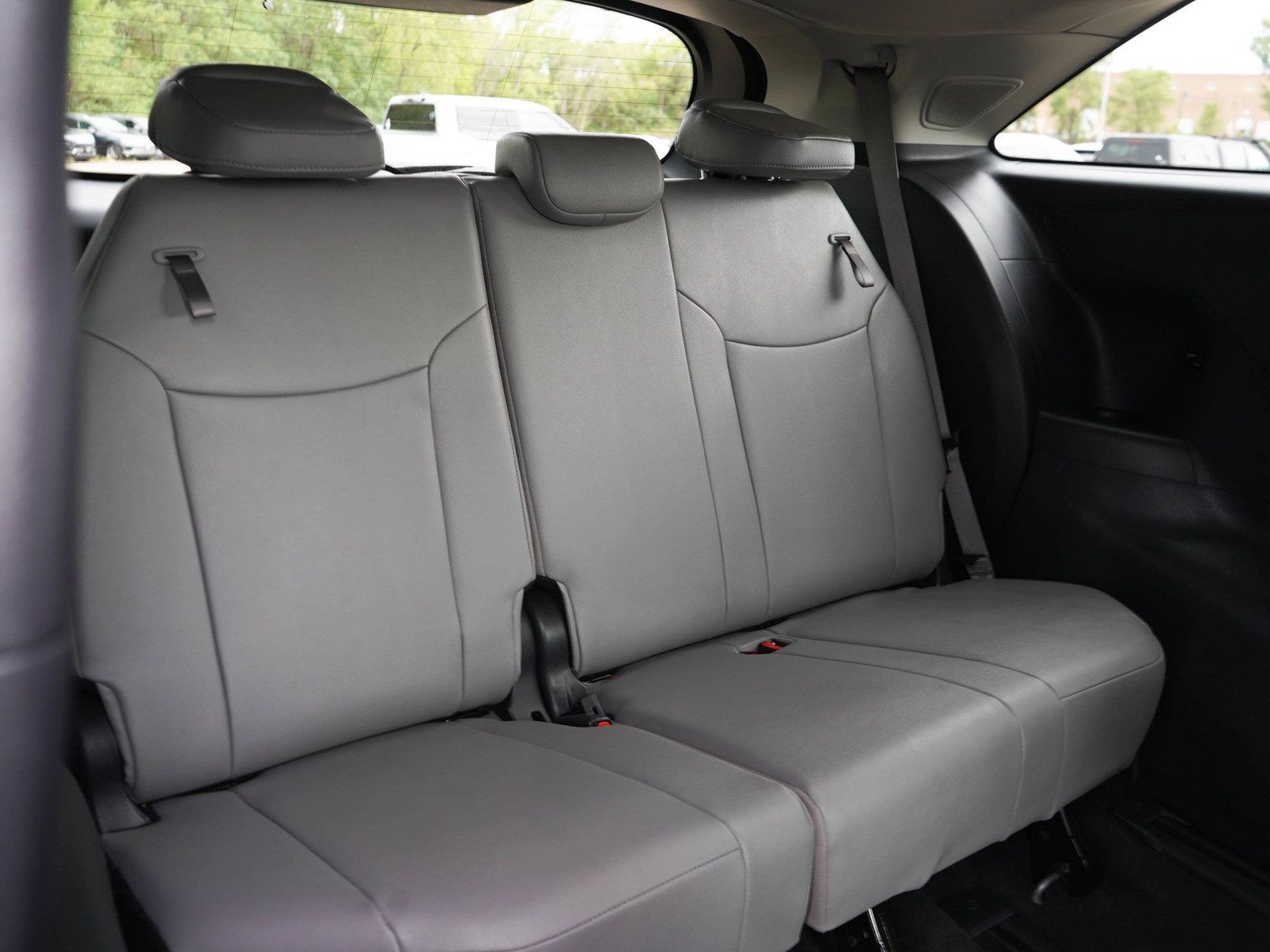 Used 2025 Toyota Sienna XLE w/ XLE Plus Package AWD/4WD image 13