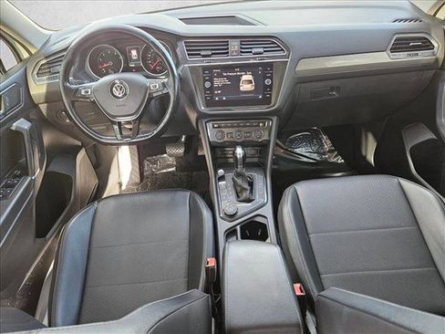 Used 2018 Volkswagen Tiguan SE AWD/4WD image 16