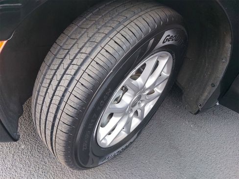 Used 2022 Chrysler Pacifica Touring-L image 42