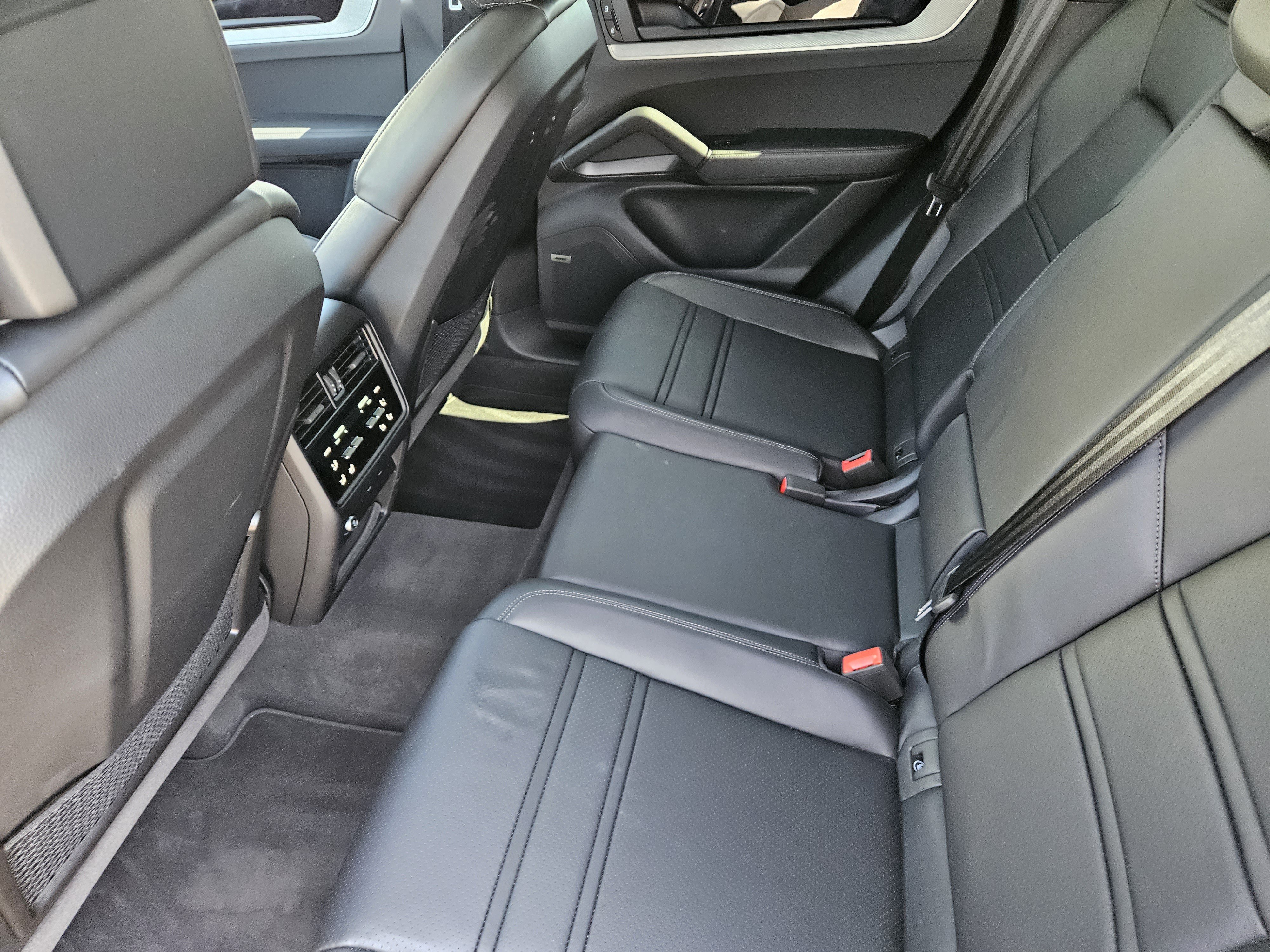 Certified 2026 Porsche Cayenne Coupe AWD/4WD image 28