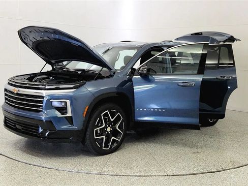 Used 2025 Chevrolet Traverse High Country FWD image 10