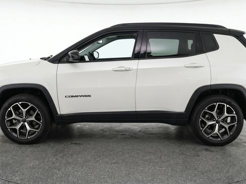 Used 2025 Jeep Compass Limited AWD/4WD image 5