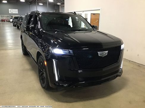 Used 2021 Cadillac Escalade ESV Sport Platinum image 6